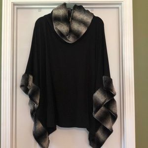 Capote faux fur cape